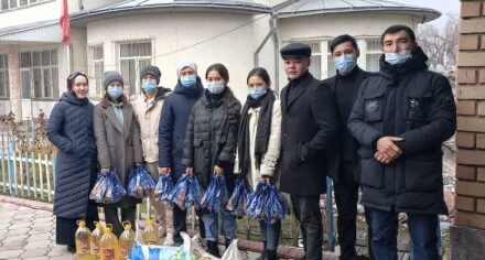 Сотрудники кафедры акушерства и гинекологии № 2 совместно с кураторскими группами посетили детский дом "Алтын Уя"