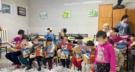 КММАнын окутуучулары жана студенттери «Аиданек» жашы жете элек балдарды реинтеграциялоо борборуна кайрымдуулук жардамы уюштурушту