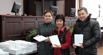 Терапевтикалык стоматология кафедрасынын жамааты окуу усулдук колдонмолорду бекер таратышты