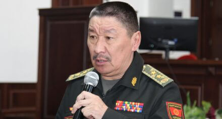 КГМА посетил министр обороны КР