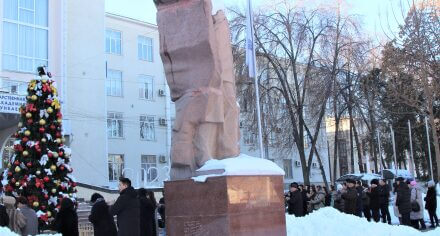 КММА көрүнүктүү хирург И.Ахунбаевди эскерди