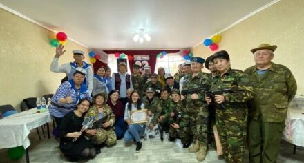 Члены научно-исследовательского кружка КГМА посетили дом престарелых в честь праздника