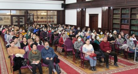 КММАда иш кагаздарын мамлекеттик тилде жүргүзүү боюнча медакадемия кызматкерлерине  сабак өтүлдү.