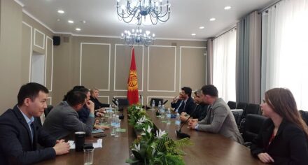 КММАда Ала Эл аралык Ала Тоо университетинин өкүлдөрү менен жолугушуу болуп өттү