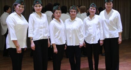 Женская половина коллектива КГМА организовала праздничный концерт ко Дню защитника Отечества...