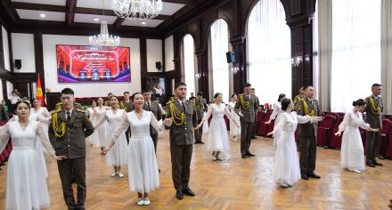 КММАда Курсанттык бал болуп өттү