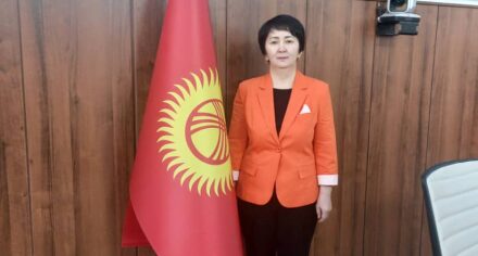 КММАнын кыргыз тили кафедрасынын доцентин куттуктайбыз