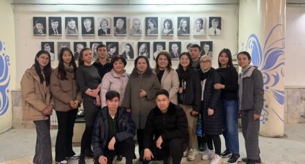 КММанын студенттери “НҮЗҮП АТАЛЫК” спектаклинин бет ачарына барып келишти