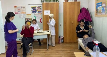 КММАнын кызматкерлери жана ординаторлору  карылар үйүндө көздүн ички басымын акысыз өлчөө жүргүзүштү