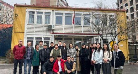 Ученики лицея и члены студенческого профкома КГМА посетили детский дом в Бишкеке