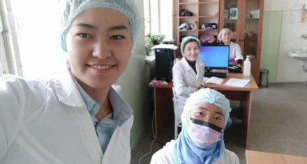 Ординаторы КГМА привлечены к работе горячей линии Минздрава Кыргызстана