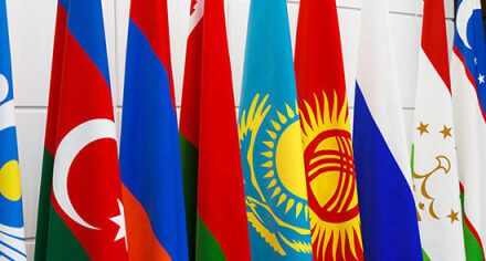 Вручение медали им. Н.Н.Трапезникова ректору КГМА, профессору Индире Кудайбергеновой