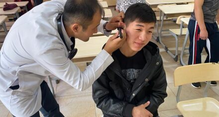 Молодые врачи и ординаторы КГМА провели профосмотр в школе интернат