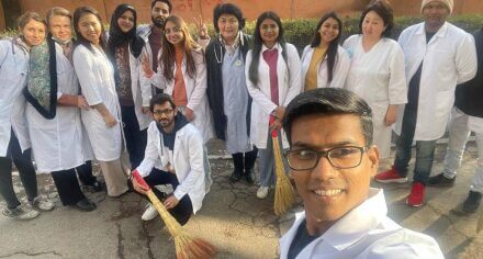 Иностранные студенты КГМА вышли на субботник