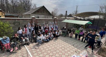 Студенты факультета “Фармация” КГМА организовали праздничный концерт пожилым людям