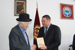 The veteran donated his book to the KSMA library