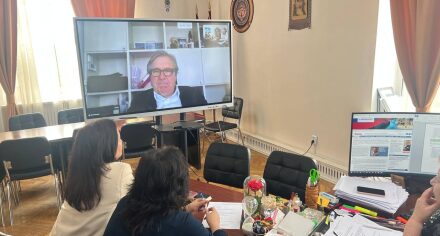 КММАнын ректору Фуртванген университетинин профессору менен онлайн жолугушуу өткөрдү