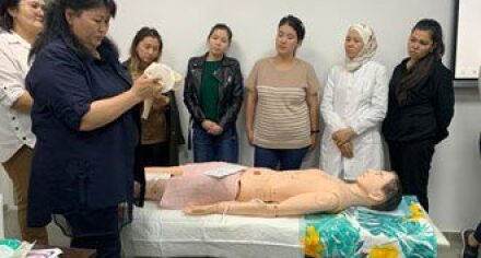 Дипломдон кийинки үй-бүлөлүк медицина кафедрасында мастер-класс болуп өттү