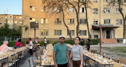 Во дворе общежития КГМА был организован Ифтар студентам соблюдающим пост Рамадан