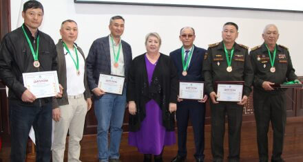 Кафедра военно-медицинской подготовки и экстремальной медицины награждена кубком «Лучшая кафедра КГМА 2023 года»