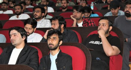 Милдеттүү медициналык камсыздандыруу фондунун өкүлдөрү менен чет элдик студенттердин жолугушуусу