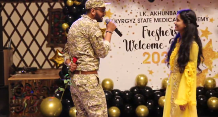 Иностранные студенты КГМА поют кыргызские песни