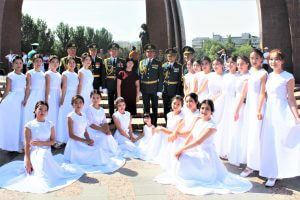 Students of the Medical Academy danced a waltz with graduates of the Military Institute of Kyrgyzstan