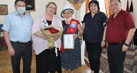 Профессор Зифаргуль Айдарбекова награждена медалью КГМА