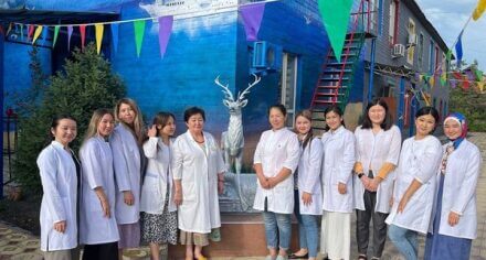 КММАнын педиатрия факультетинин студенттери Балдар Үйүндө болушту