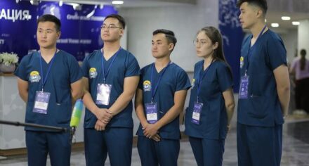 КММАнын студенттери Сеченов университетинде өткөн онкология боюнча эл аралык олимпиадага катышты И.К.Ахунбаев атындагы