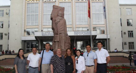 КММАнын ректору менен IT технологияларды ишке ашыруу тармагындагы эксперт Алессандра фон Бисмарк менен жолугушту