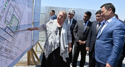 Баткенде И.Ахунбаев атындагы медициналык академиянын окуу-дарылоо комплексин куруу үчүн капсула салынды