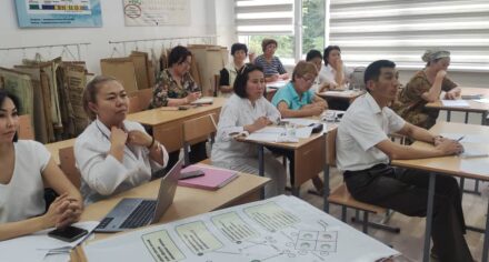 Мугалимдеринин квалификациясын жогорулатуу боюнча курстар КММАнын базасында өткөрүлдү