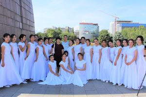 Студентки КГМА станцевали вальс выпускниками Военного института