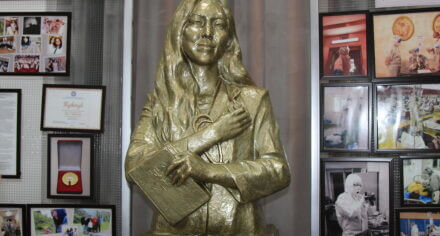 В КГМА состоялось открытие памятника Адинай Мырзабековой