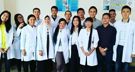 Врач-интерн КГМА оказала первую помощь пострадавшим в ДТП Нарын-Торугарт