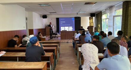 Германиядан келген дарыгердин “Чоң муундардын артропластикасы” темасында ачык лекциясы