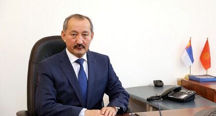 Поздравление ректора К.И.Скрябина, академика РАН Рысбек Нургазиева