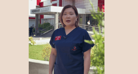 Поздравление Г.Биялиевой директора клиники Веданта