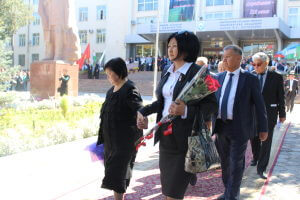 Президент Кыргызстана поздравил коллектив КГМА и представителей медицинской общественности с 110 летием Исы Коноевича Ахунбаева