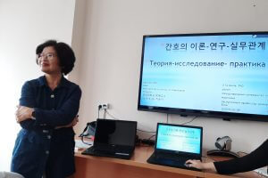 Professor from South Korea conducts seminars