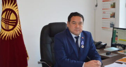 И. К. Ахунбаев атындагы КММАнын тил жана тарбия иштери боюнча проректору, медицина илимдеринин доктору, профессор  Кеңешбек Бакирбаевич Ырысов