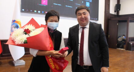 Заведующая кафедрой КГМА стала почетным жителем Иссык-Кульского района