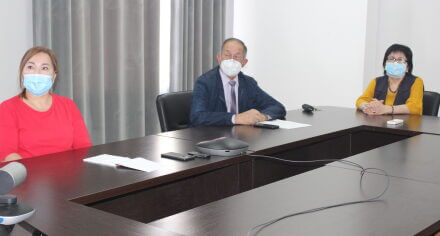 КММАнын өкүлдөрү мамлекеттик тил боюнча конференцияга катышты