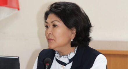 Кыргыз Республикасынын мамлекеттик тил күнүн майрамдоонун урматына Медициналык академияда жыйын болуп өттү.