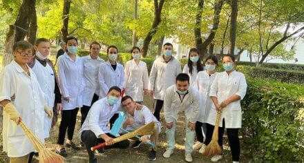 Кафедра детских инфекционных болезней совместно со студентами 5 курса ЛД провели субботник