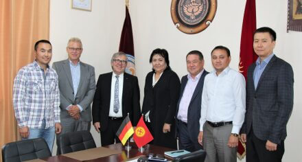 КММАнын ректорунун Фуртванген прикладдык илимдер университетинин өкүлдөрү менен жолугушуусу