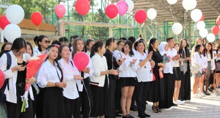 КММАнын алдындагы лицейде 1-сентябрь “Билим күнү” белгиленди