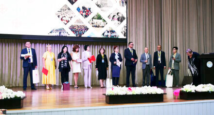 Поздравление зарубежных гостей