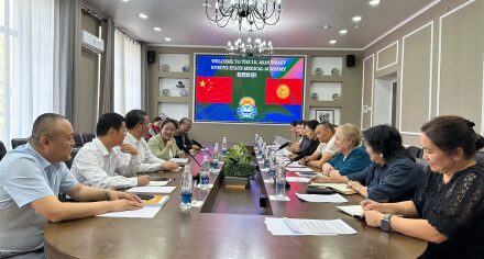 КММАда Хэцзэ шаарынан келген кытайлык өнөктөштөр менен жолугушуу болду